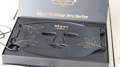 Review: Maxi Meilleur Pro Series LED Masker Review: Maxi Meilleur Pro Series LED Masker