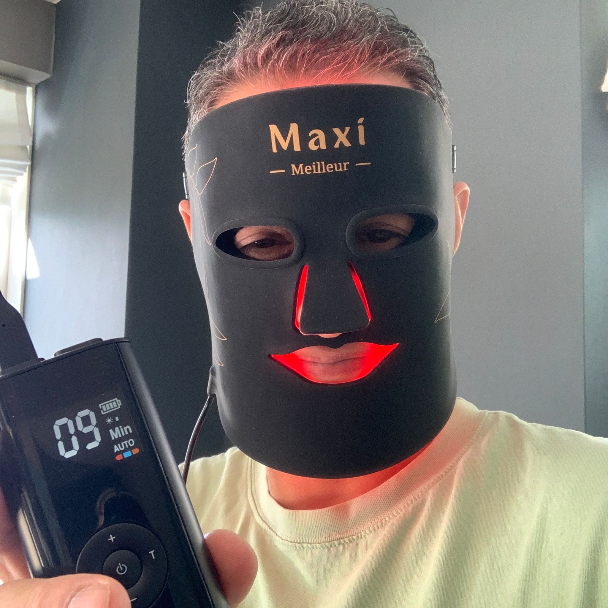 Review: Maxi Meilleur Pro Series LED Masker Review: Maxi Meilleur Pro Series LED Masker